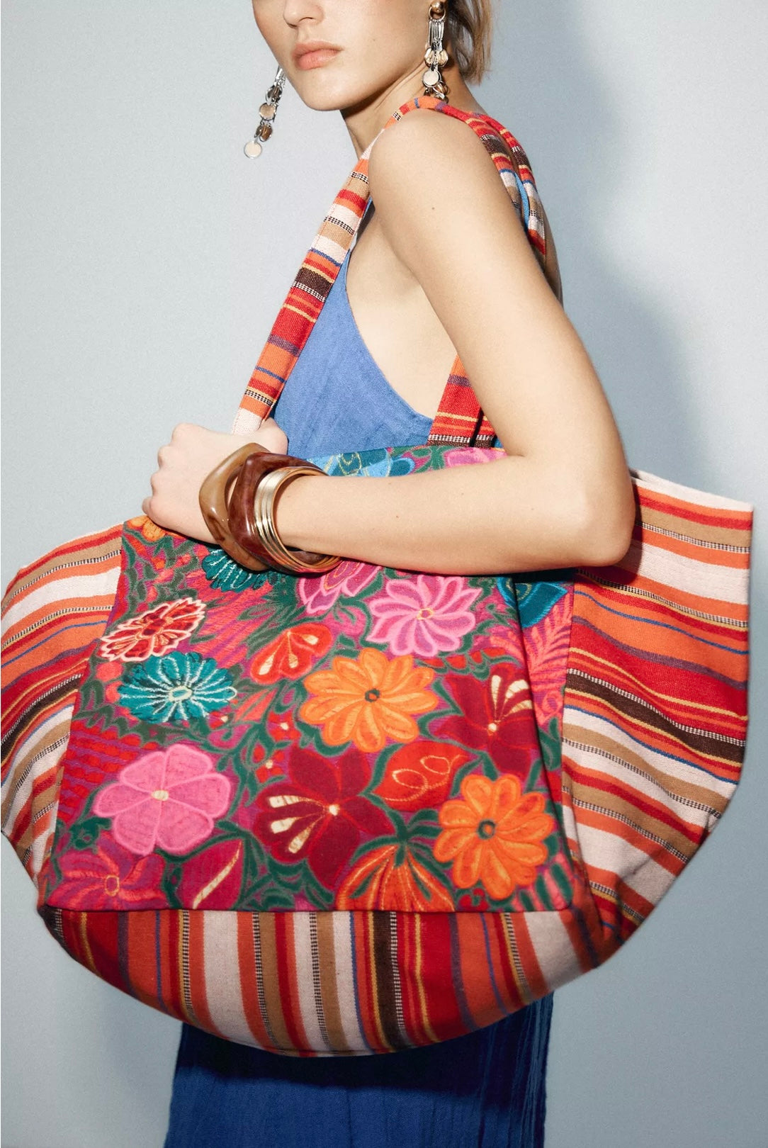 BOLSA SHOPPER FLORES BORDADAS