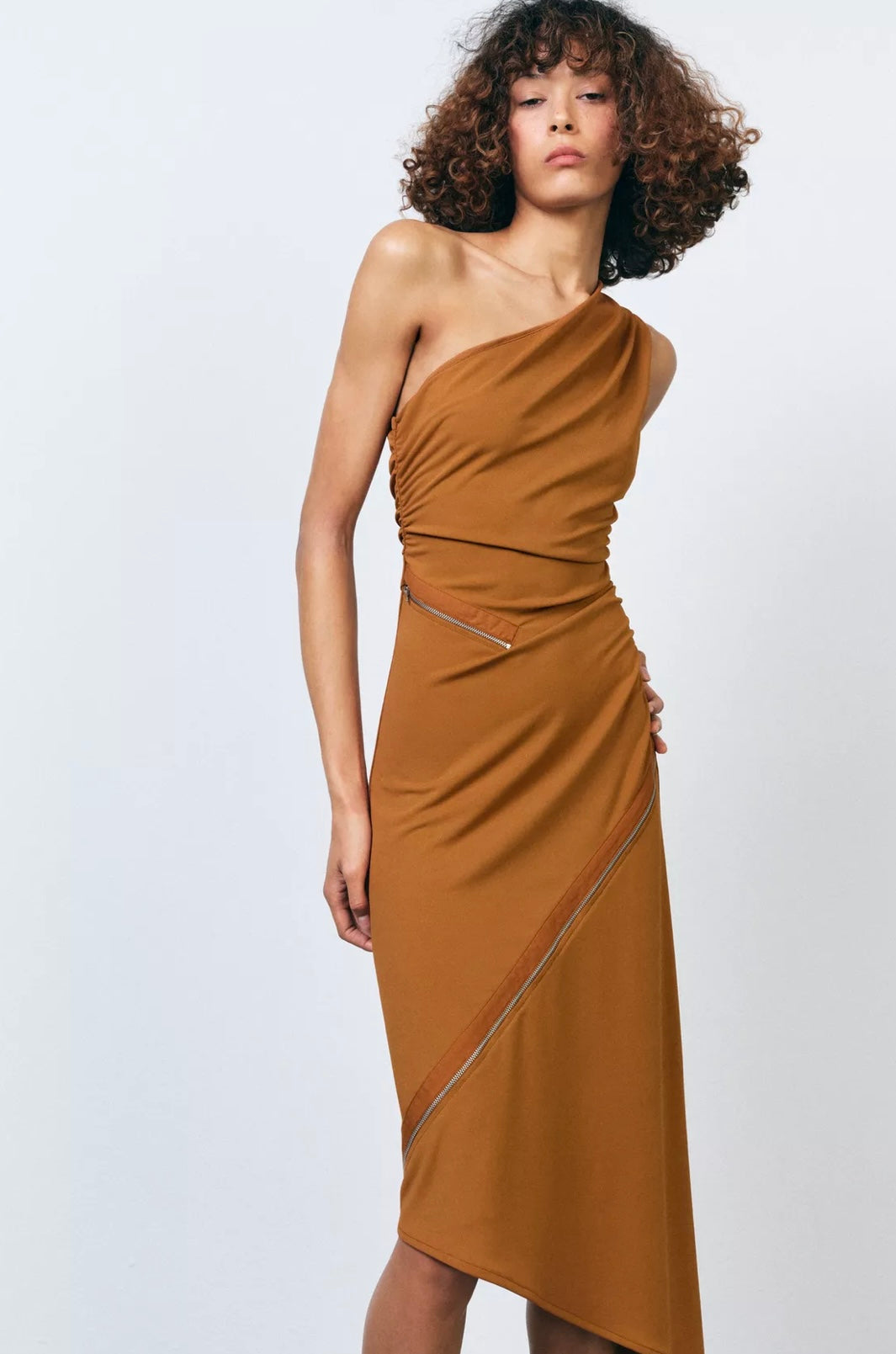 VESTIDO ASIMÉTRICO ZIPPERS