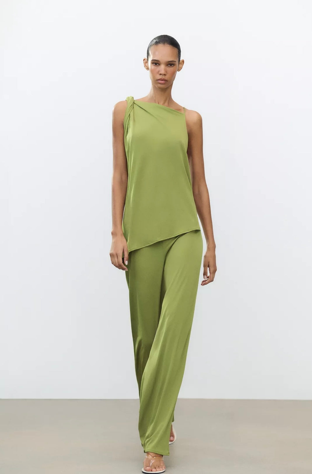 WIDE FLOWY PANTS