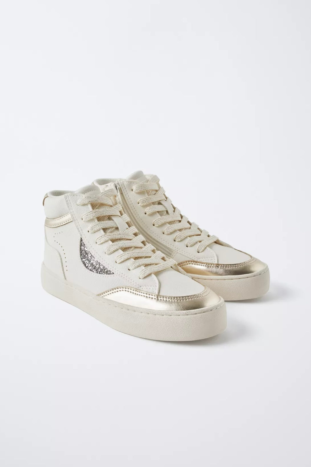 TENIS DE BOTA METALIZADO