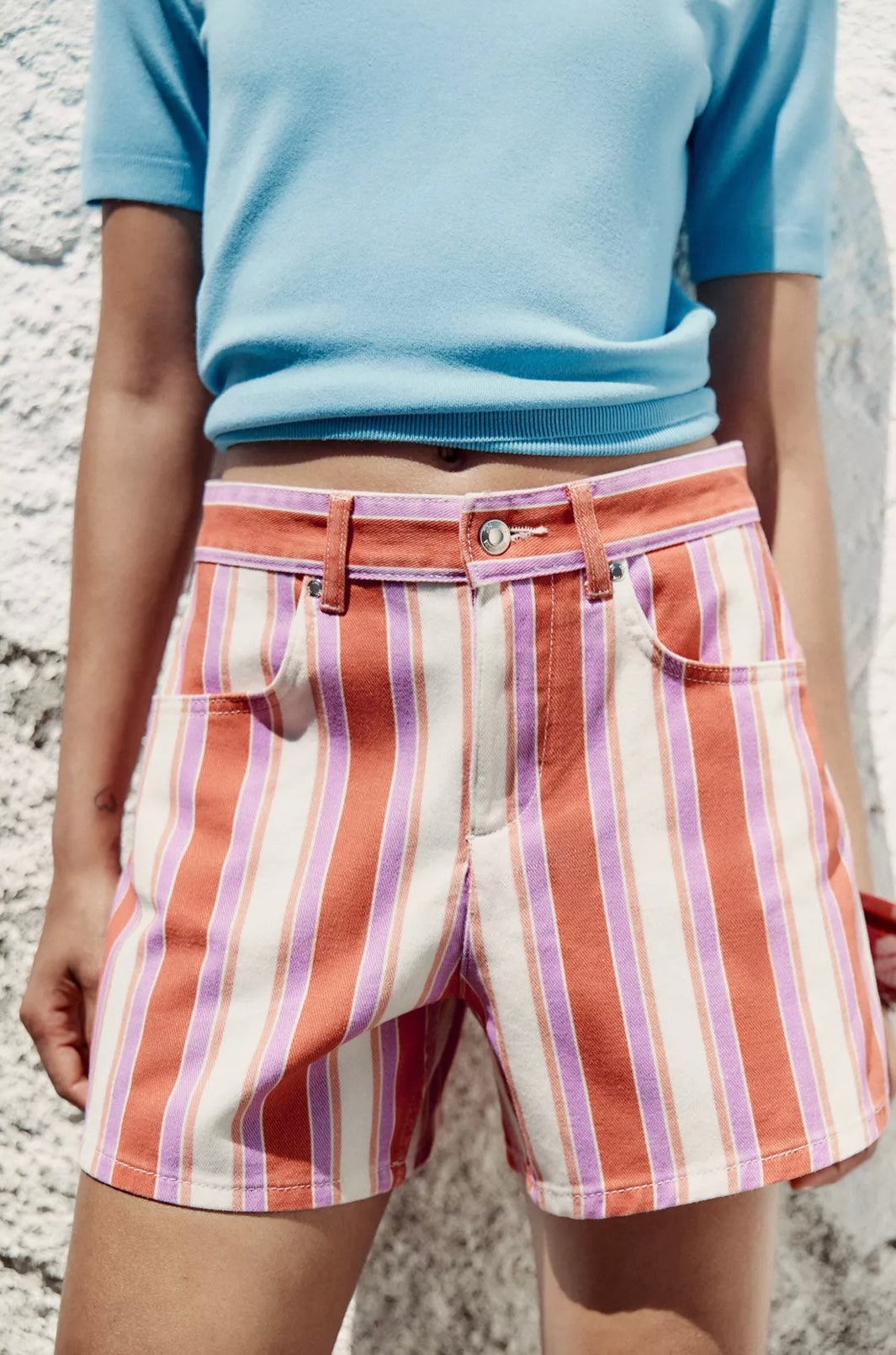 MOM FIT HIGH-WAISTED STRIPED SHORTS