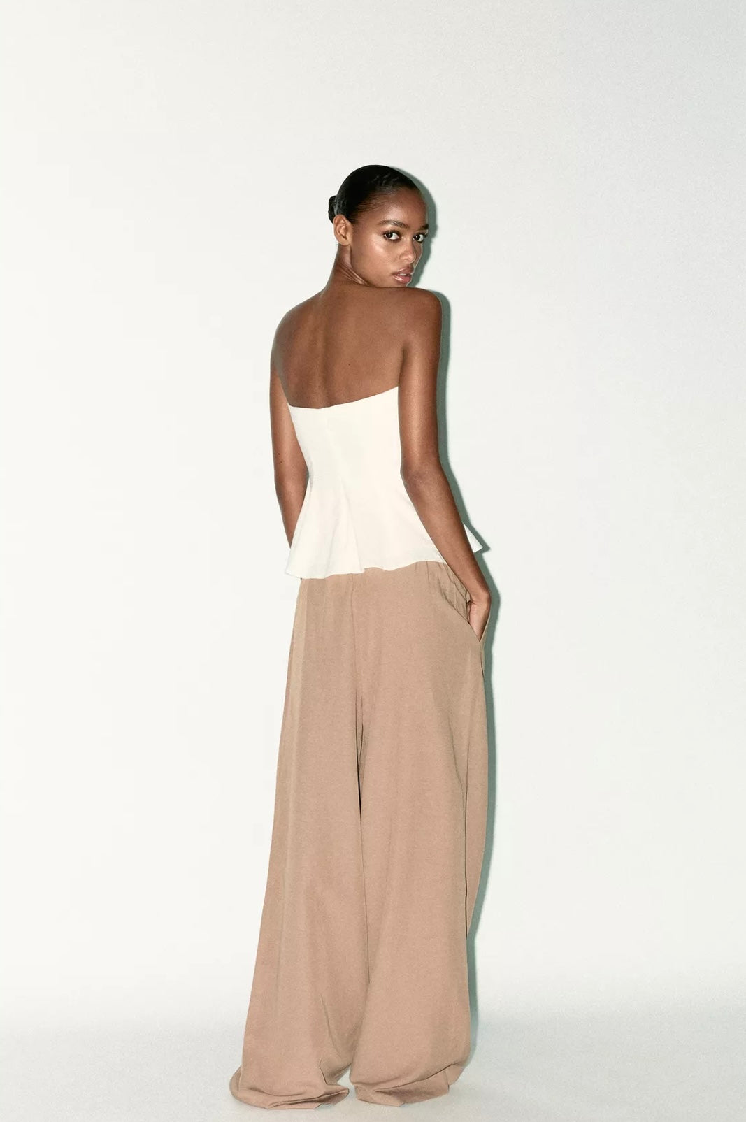 TOP CON LINO STRAPLESS