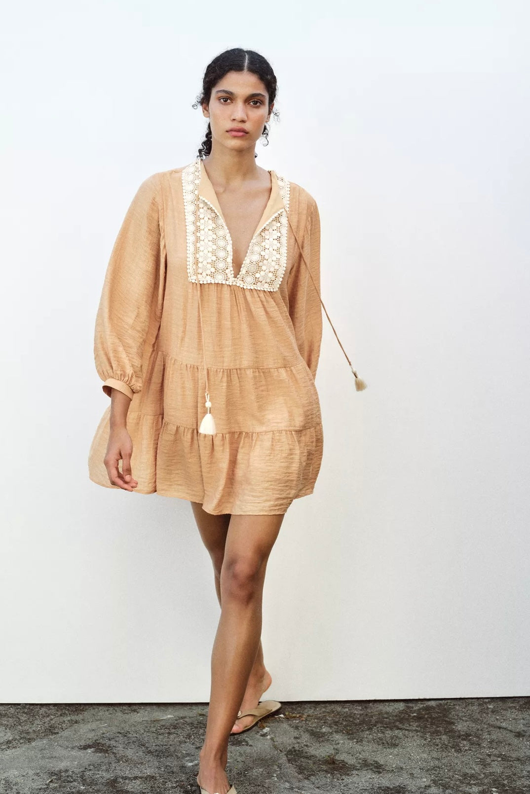 VESTIDO MINI BORDADOS PECHERA