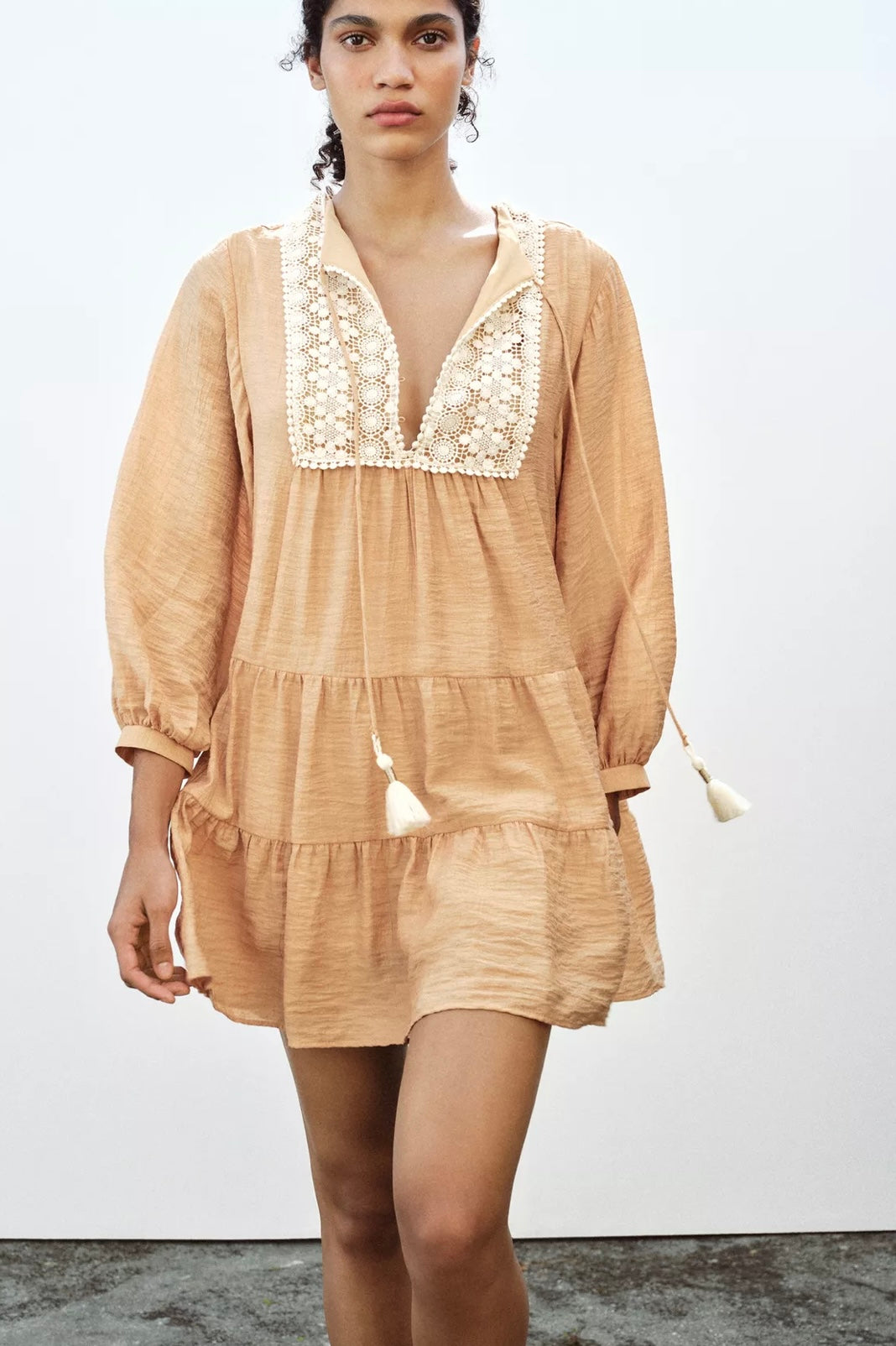 VESTIDO MINI BORDADOS PECHERA